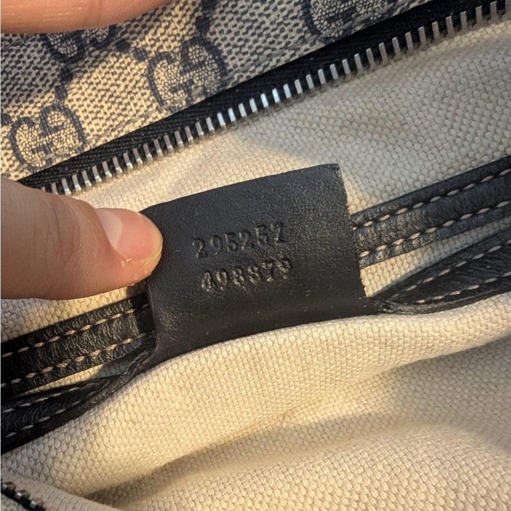 Gucci GG Supreme Crossbody Bag - Picture 6 of 7